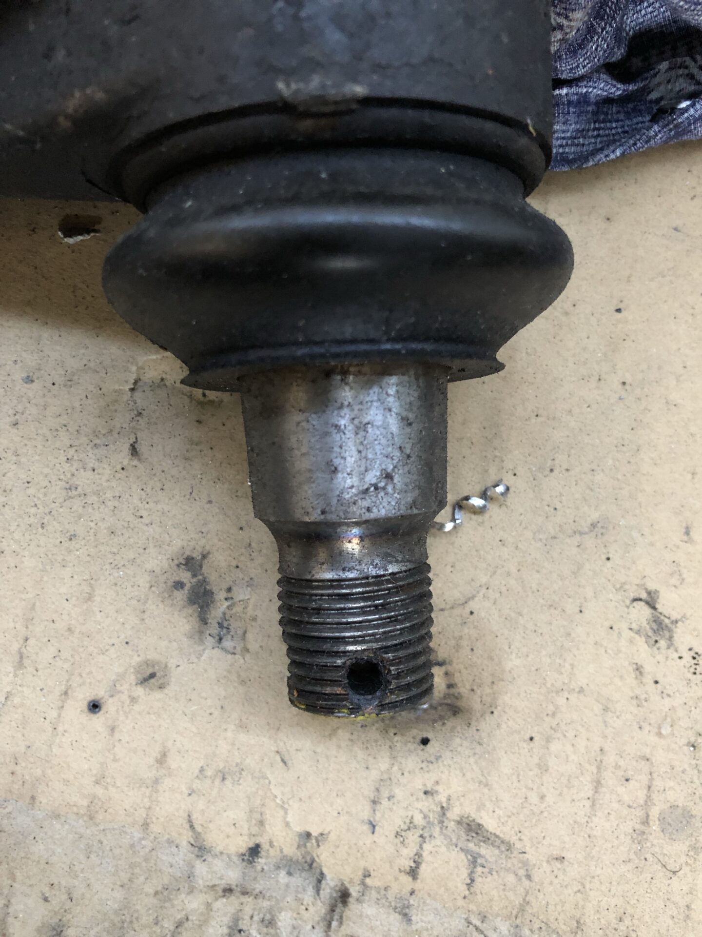 【整備士】車に使用されているボールジョイントの取り外し方法を紹介 おとさんブログ